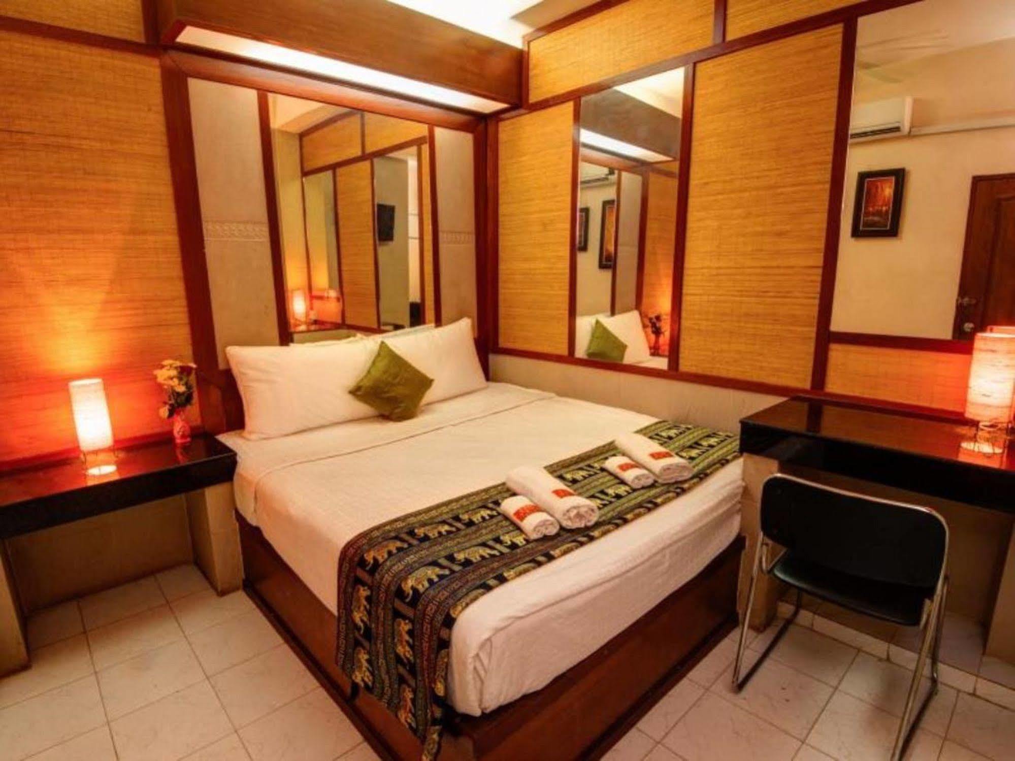Bar Oz Riverside Guesthouse Phnom Pen Exterior foto
