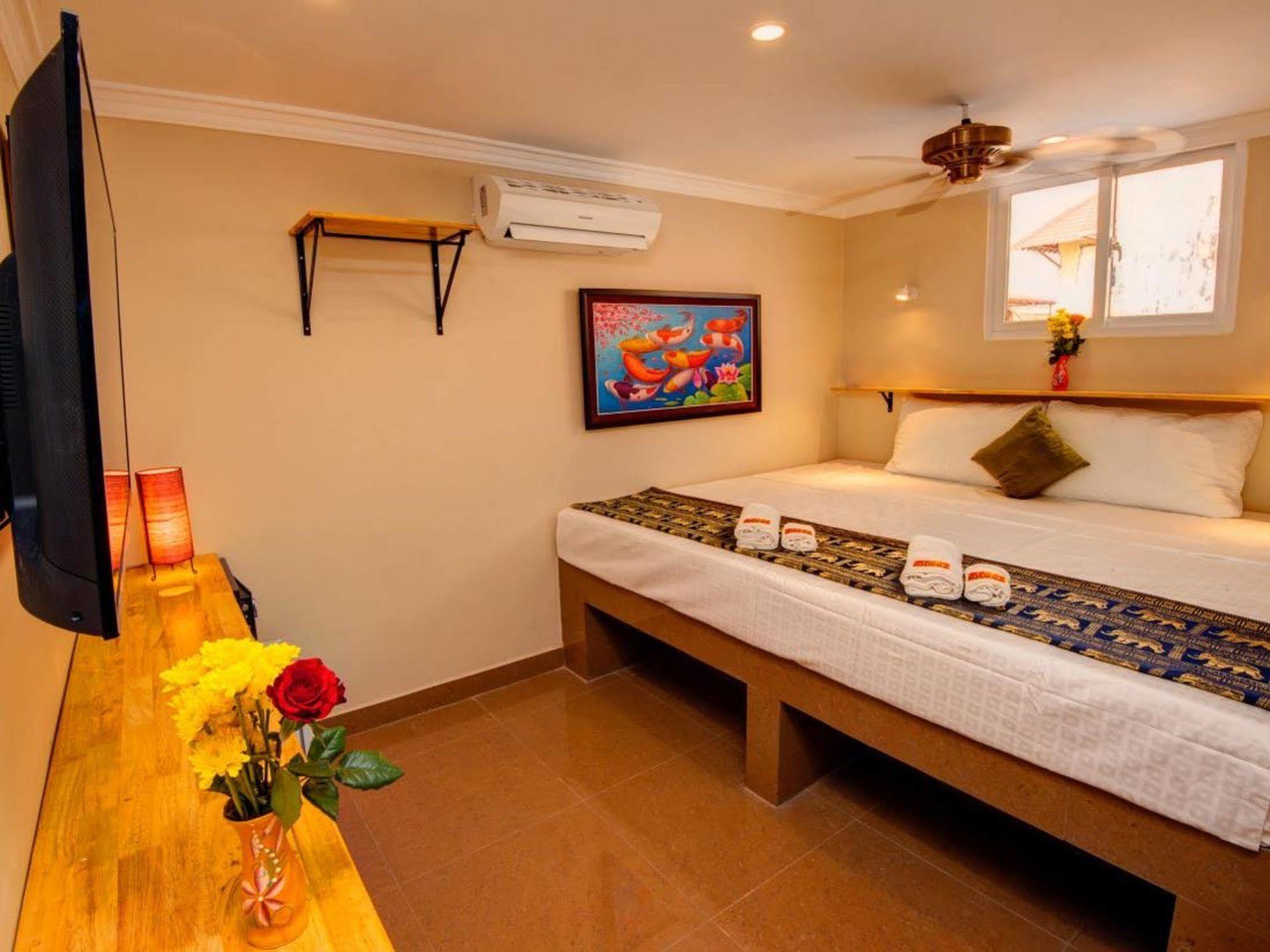 Bar Oz Riverside Guesthouse Phnom Pen Exterior foto